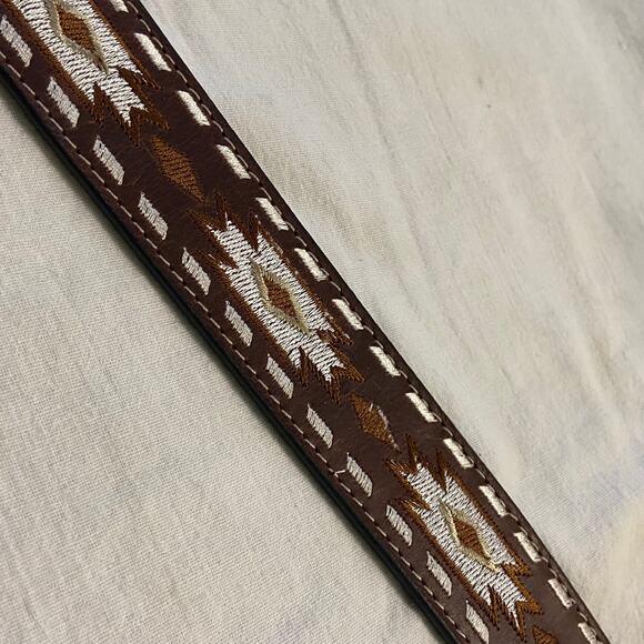 New Western American Bison Leather Belt 30-32 India Embroidered Cowboy Native - Picture 4 of 9